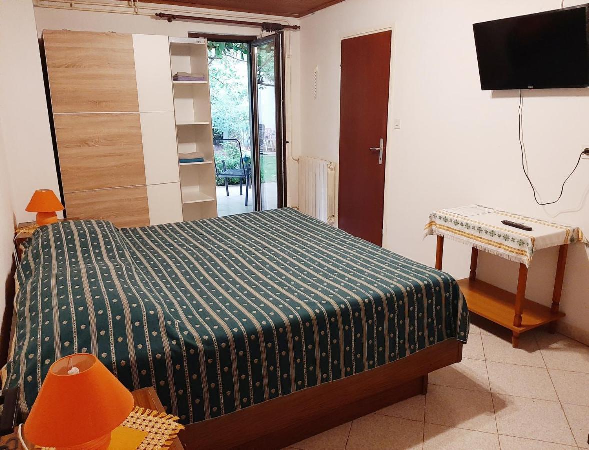 Cvitic Apartments โรวีน ภายนอก รูปภาพ